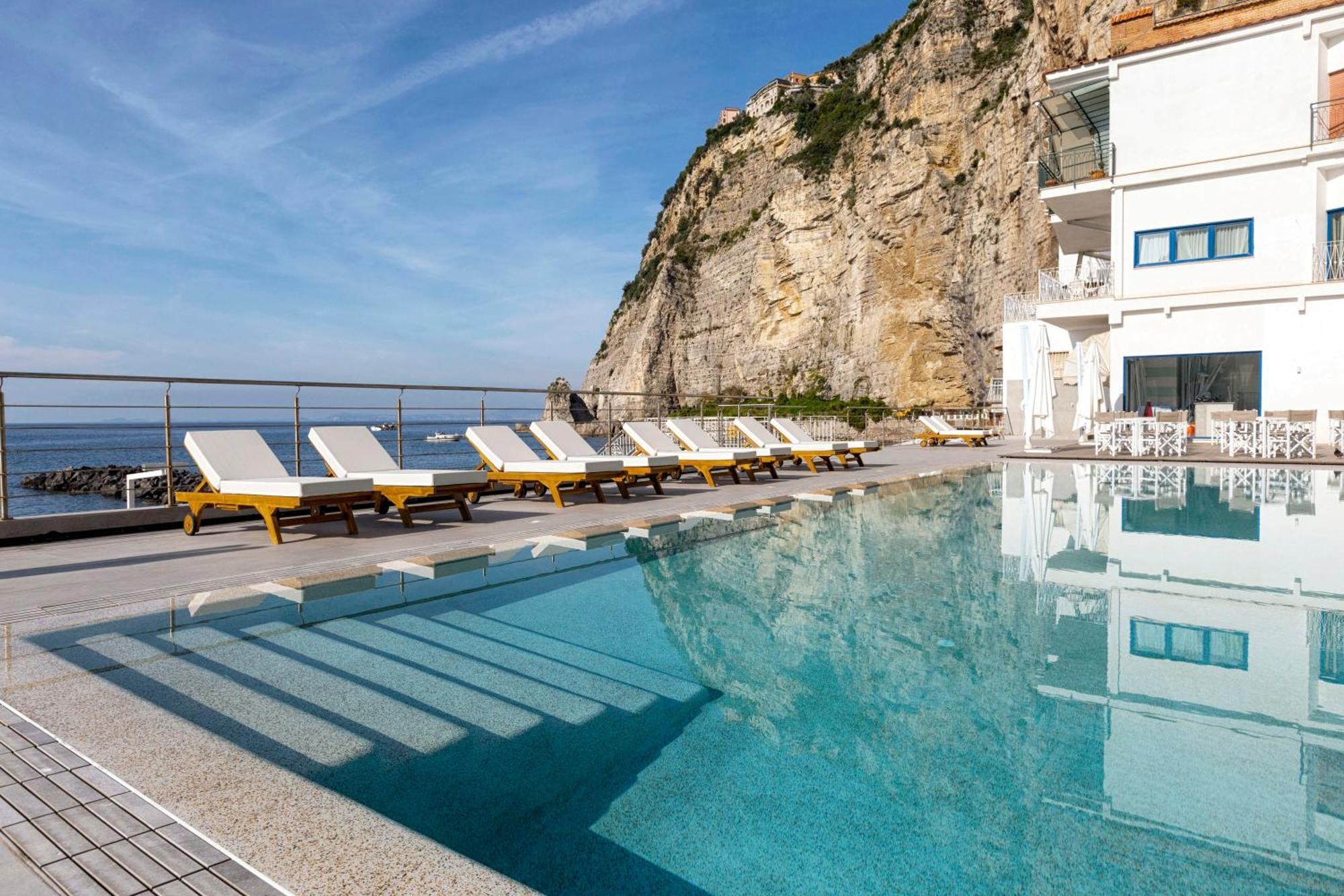 Alimuri Bay Resort Мета Екстериор снимка